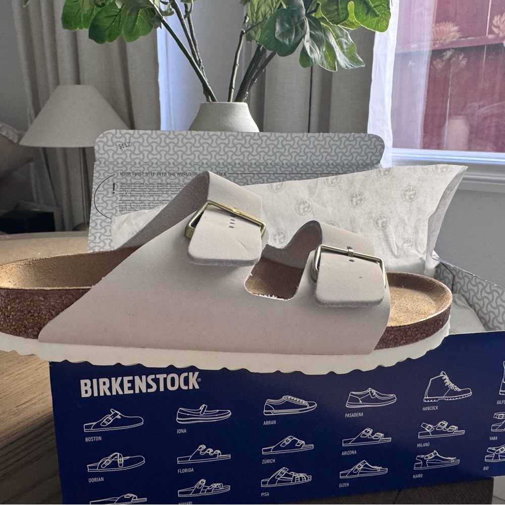 Brand New Birkenstock Arizona Nubuck Leather Sandals in Antique White - 8/8.5